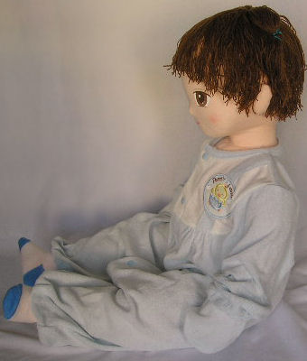 ミトンとソックスを着けて横から